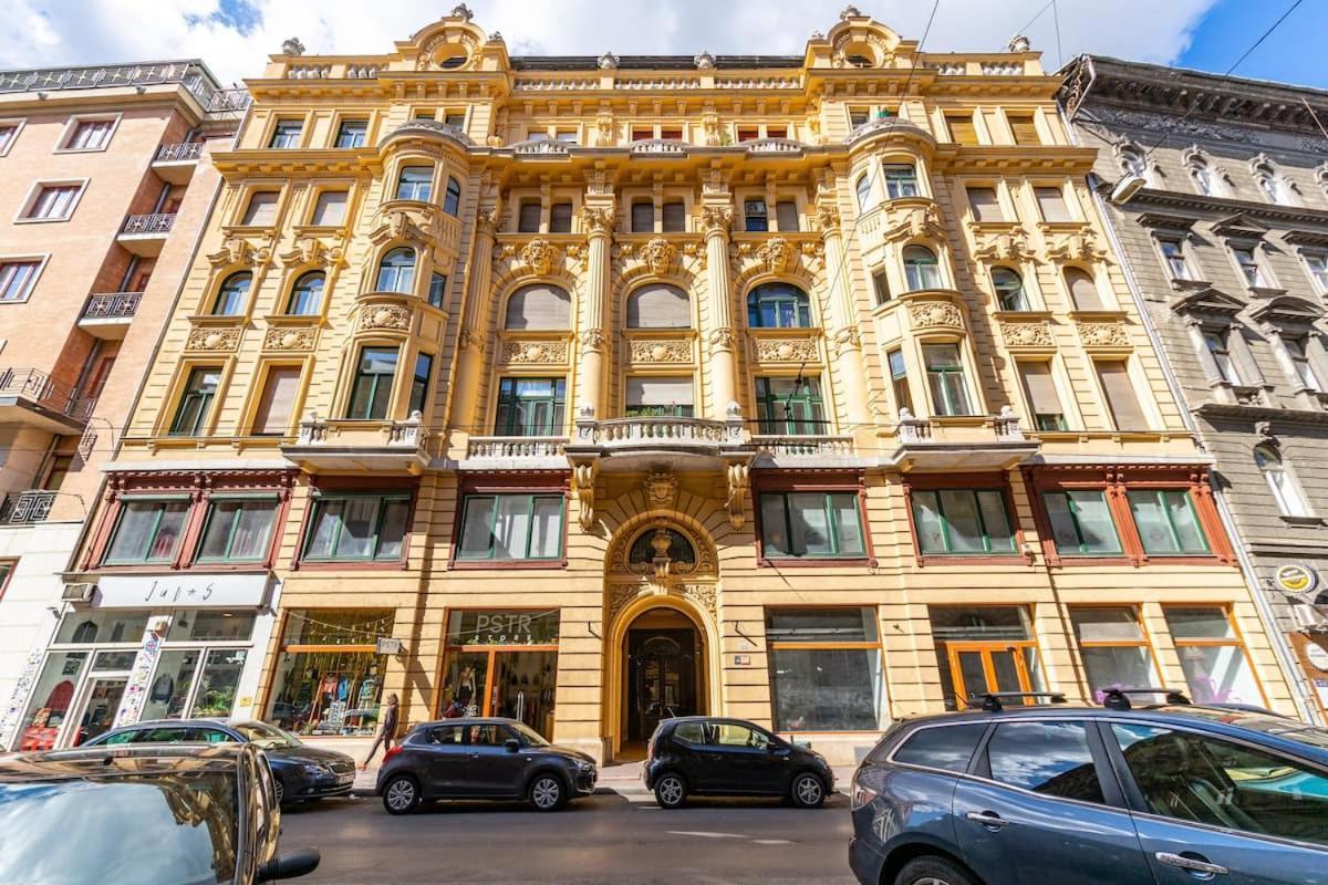 Uhu's Golden Soho Apartament